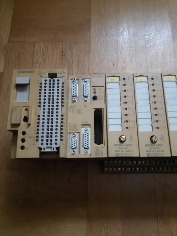 Siemens S5 PLC med in- utgångsmoduler