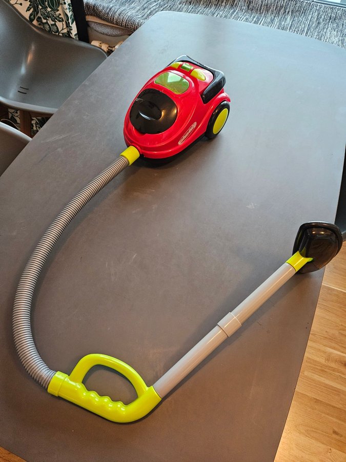 Toy Vacuum cleaner / hoover with sound and light - röd dammsugare