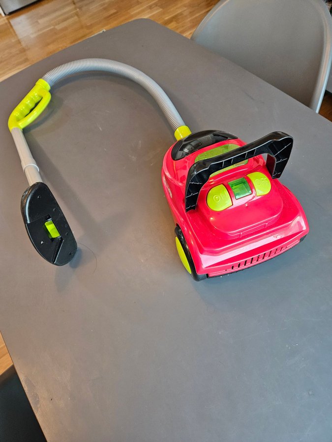 Toy Vacuum cleaner / hoover with sound and light - röd dammsugare