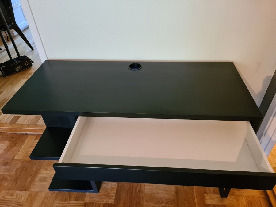 Skrivbord MICKE 120cm