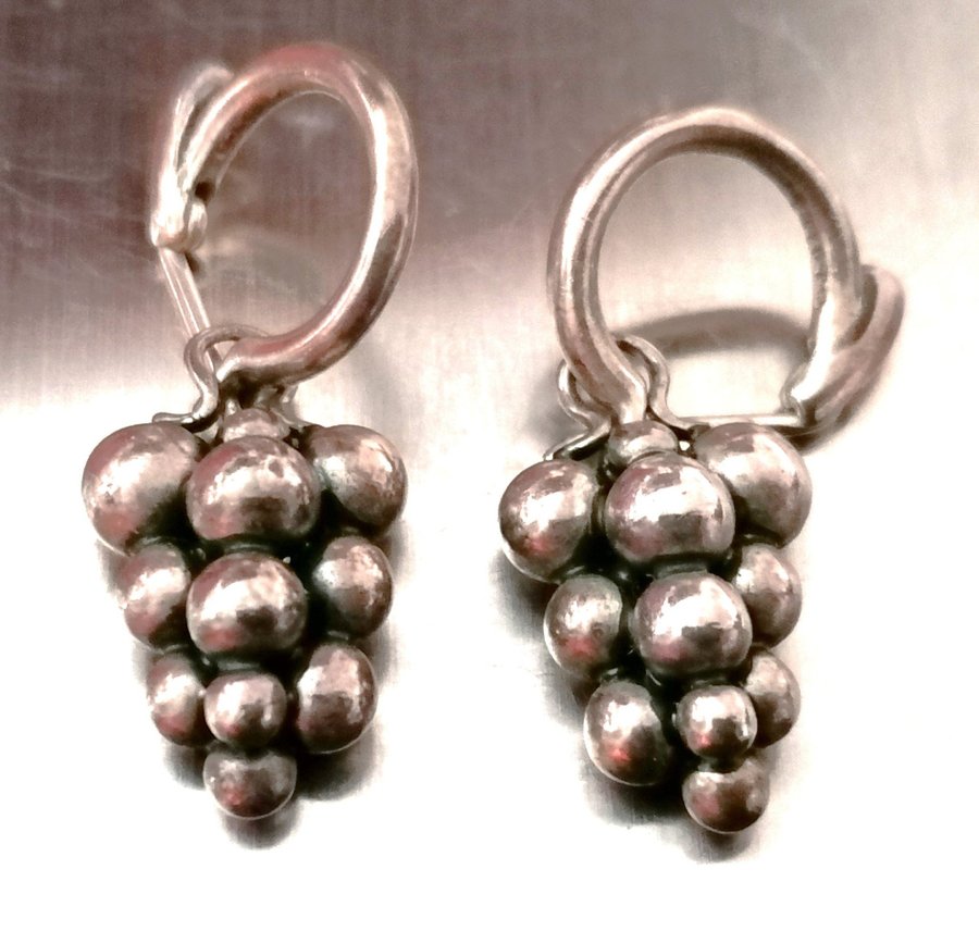 GEORG JENSEN, "Moonlight grapes", örhänge i silver.