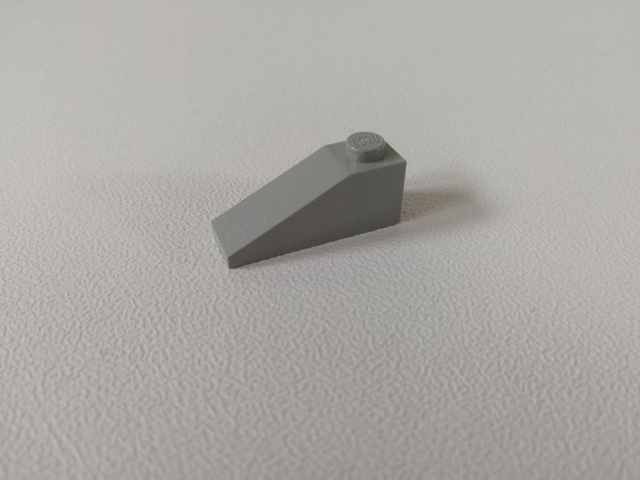 Lego - sned - slope - 3x1 - part 4286 - ljusgrå (old light gray)