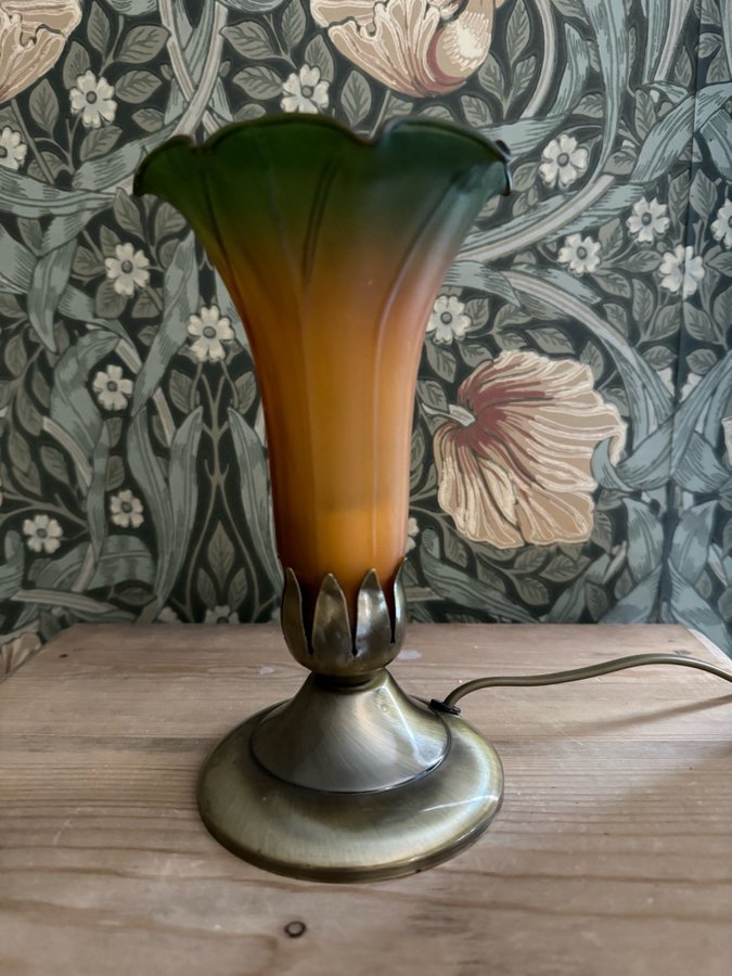 Fin vintage enkel liljelampa bordslampa lilja art nouveau jugend