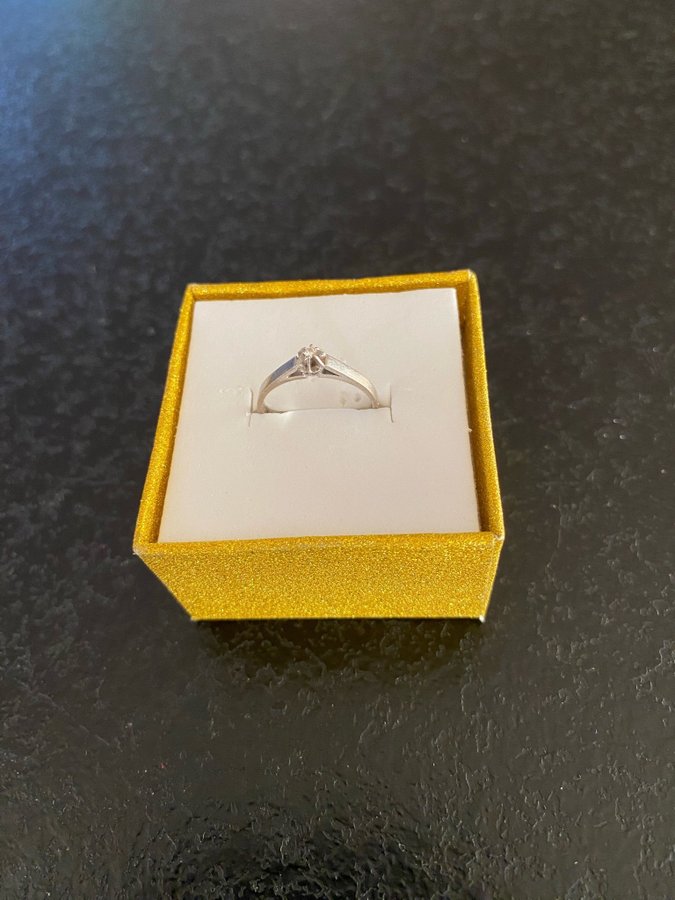 Diamantring vitguld 18k 0,02 ct