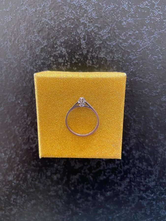 Diamantring vitguld 18k 0,02 ct