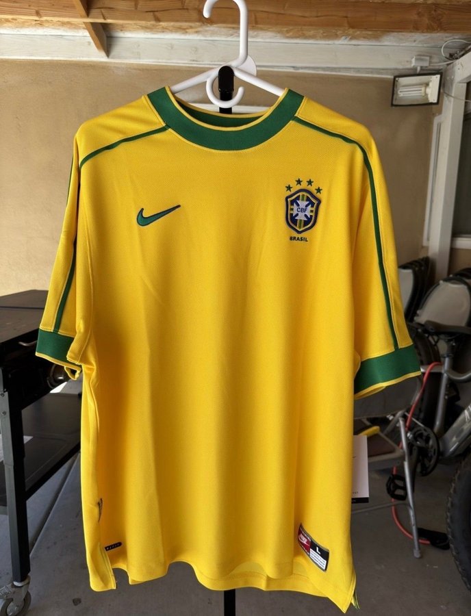 Äkta Nike Brasilien Tröja 1998  storlek L