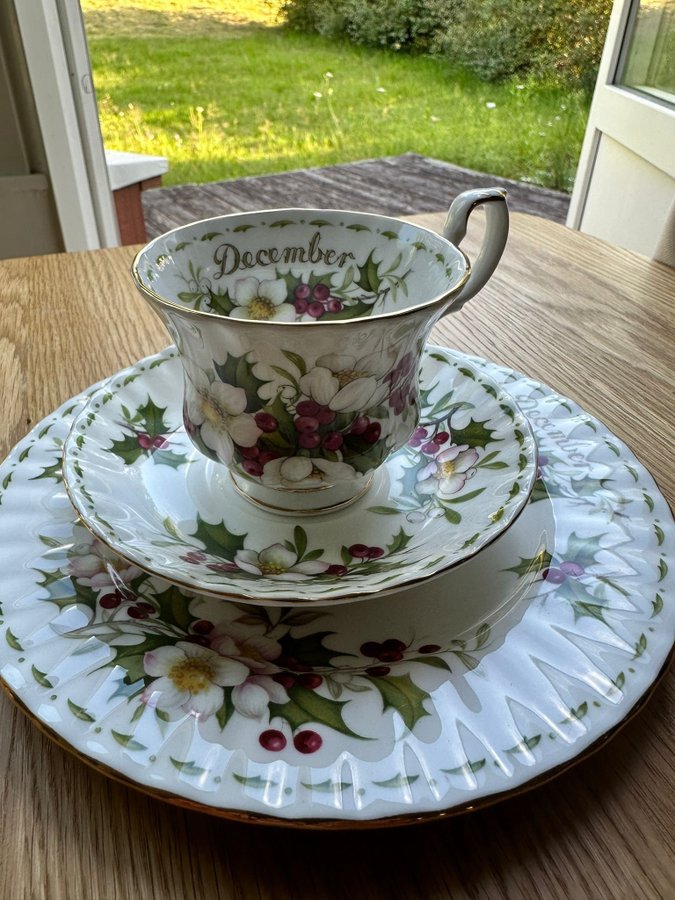 December månadskopp med fat Assiett Royal Albert England