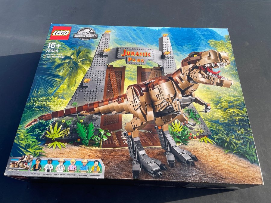 LEGO Jurassic World 75936 T-Rex Rampage