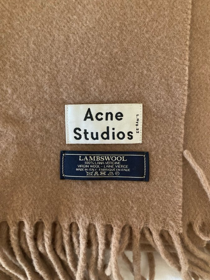 Acne Studios camel Canada halsduk