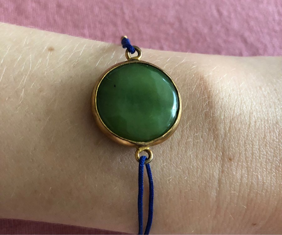 ARMBAND ”LITE KALABALIK” - JADE STEN OCH GULDPLÄTERAD MÄSSING