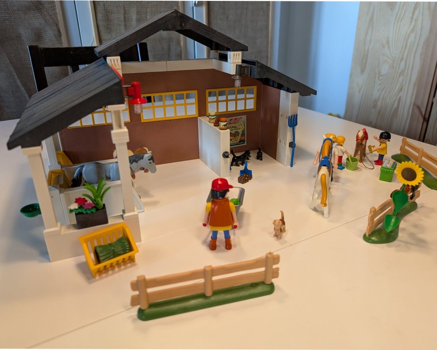 Playmobil 5877 Stall med tillbehör