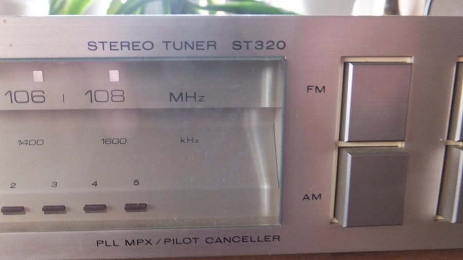 Marantz ST320 Stereo Tuner