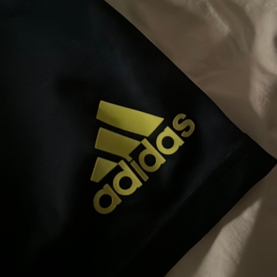 Adidas blå shorts storlek S