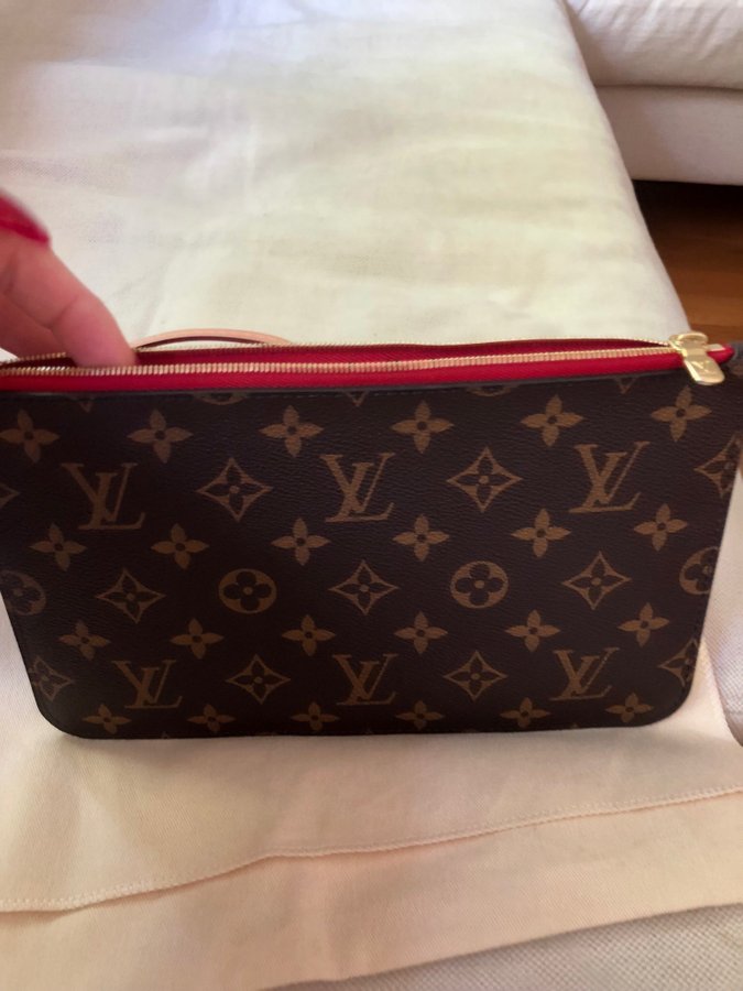 Louis Vuitton pochette monogram