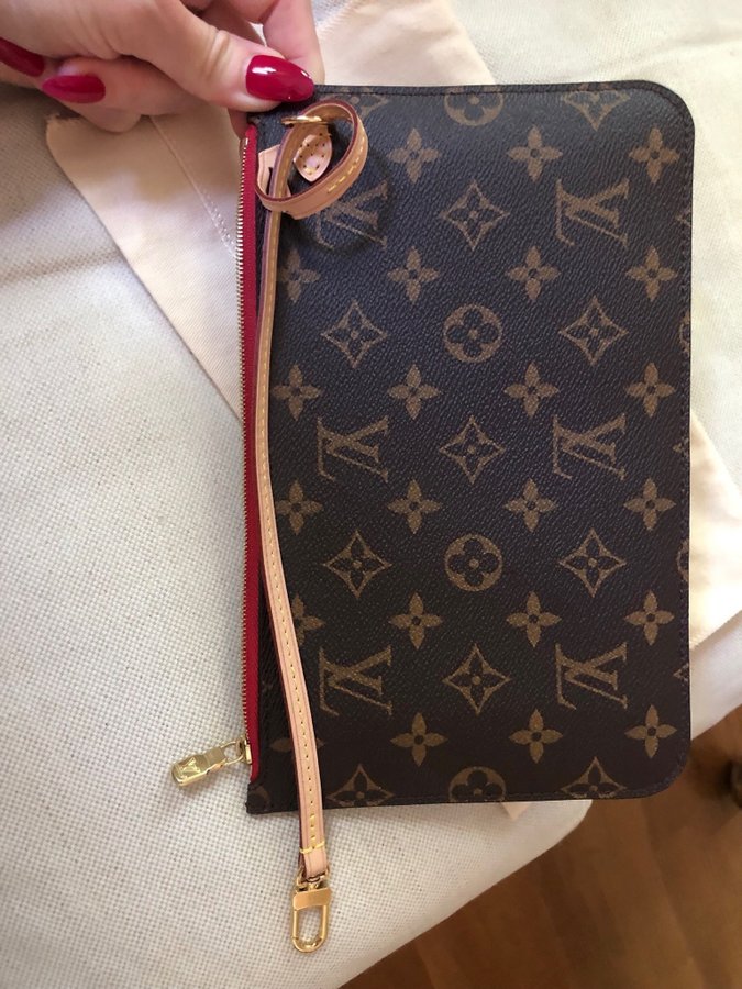 Louis Vuitton pochette monogram