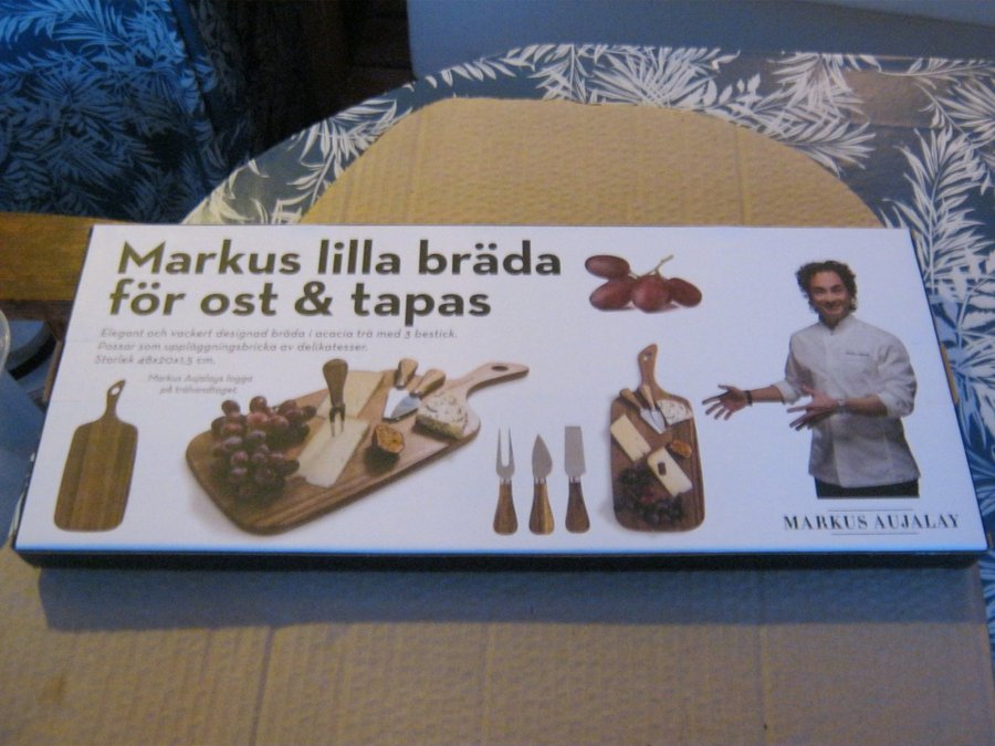 Markus Aujalays lilla bräda för ost tapas med tre bestick **Ny**