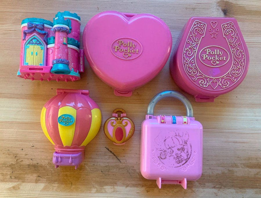 Polly Pocket-set med hus dockor och tillbehör