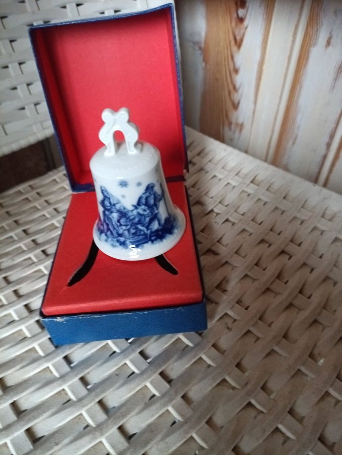 Retro Christmas Bell i original Ask ,Royal Tettau Bavaria ,nytt skick, vintag