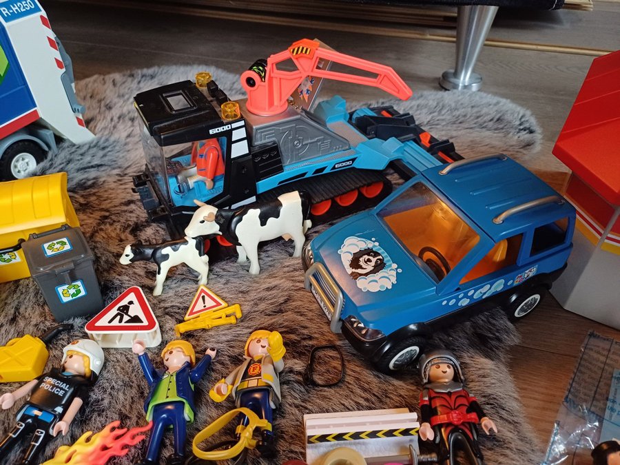 Playmobil stort paket Brandstation flygplan sopbil fordon figurer djur tillbehör