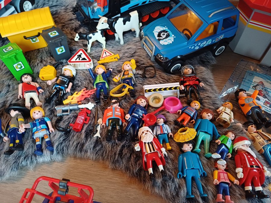 Playmobil stort paket Brandstation flygplan sopbil fordon figurer djur tillbehör