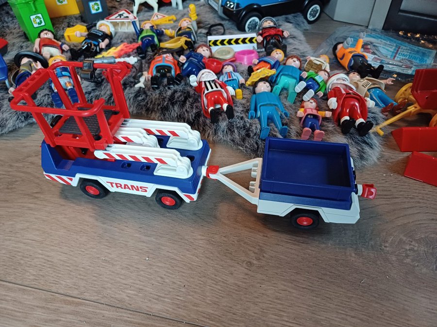 Playmobil stort paket Brandstation flygplan sopbil fordon figurer djur tillbehör