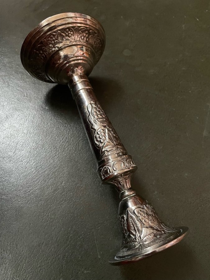 Vintage silverfärgad malmljusstake, fantastisk dekor