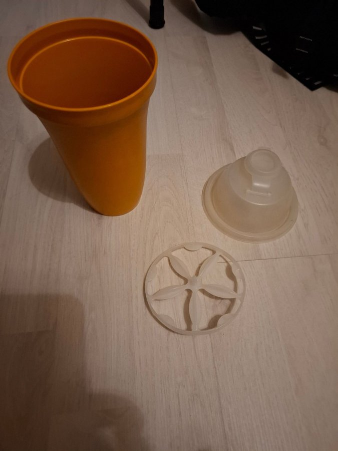 Retro Tupperware shaker