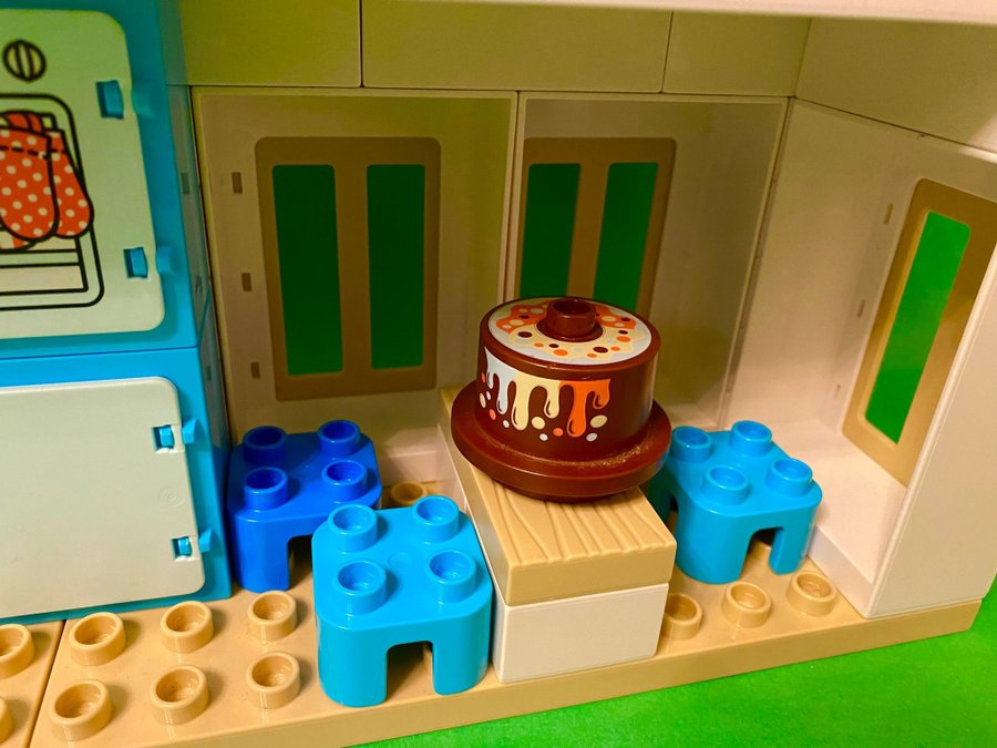 Lego Duplo 10929 Stort Vitt Hus med massor av tillbehör Soffa Säng Kök Gitarr