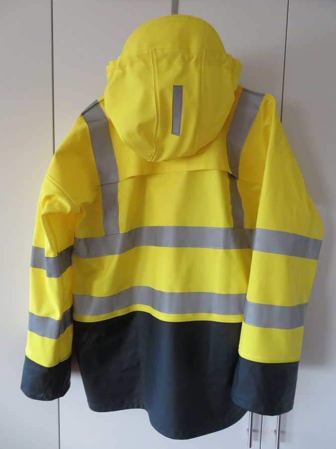 Rejäl regnjacka i varselgult med reflexer - storlek L från Lyngsøe Rainwear