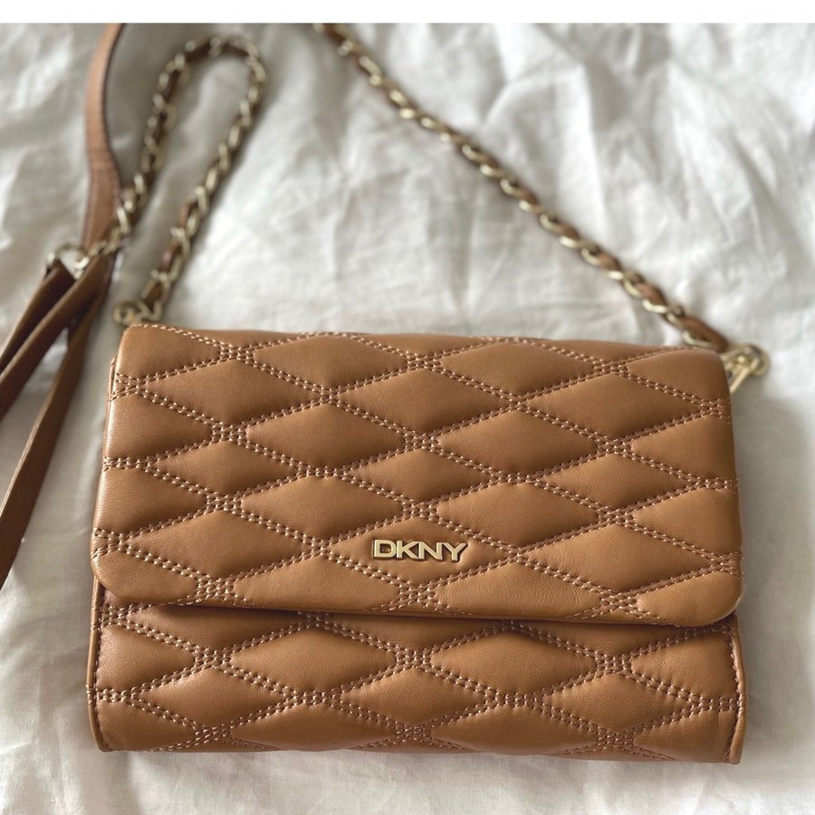 Crossbody handväska från DKNY