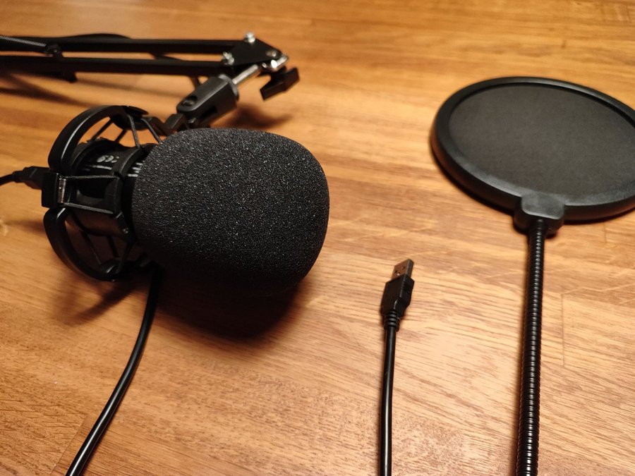 USB-mikrofon med stativ och popfilter i nyskick