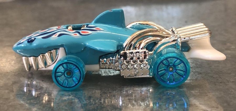 Hot Wheels Sharkcruiser 1:64