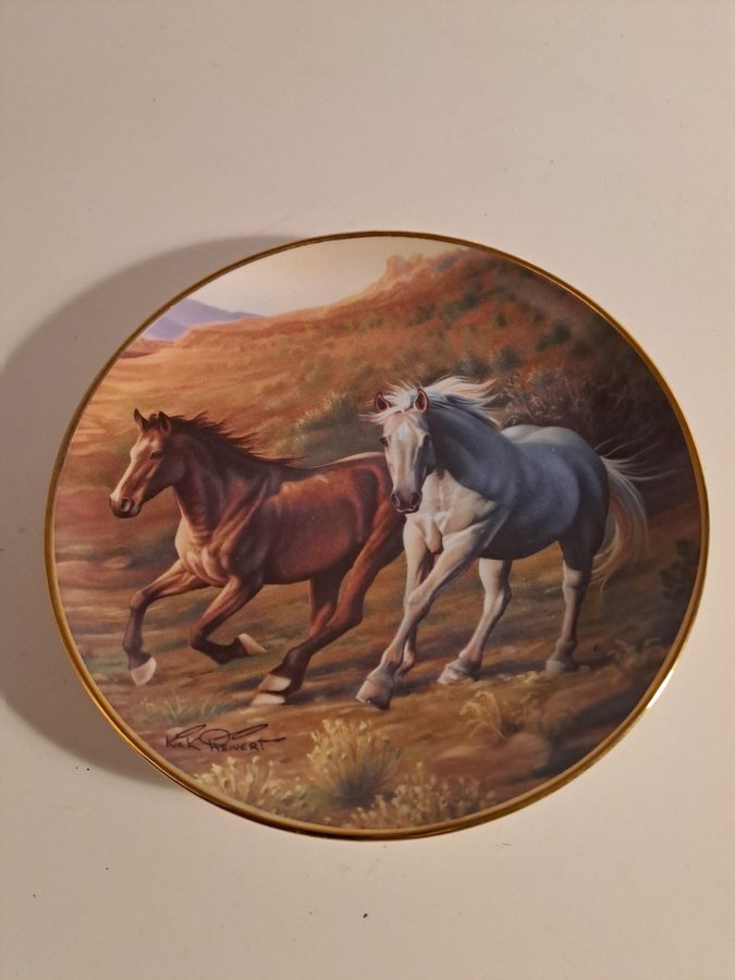 The Franklin mint, wild and free. 2 prydnadstallrikar