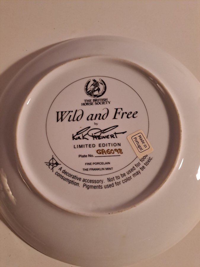 The Franklin mint, wild and free. 2 prydnadstallrikar