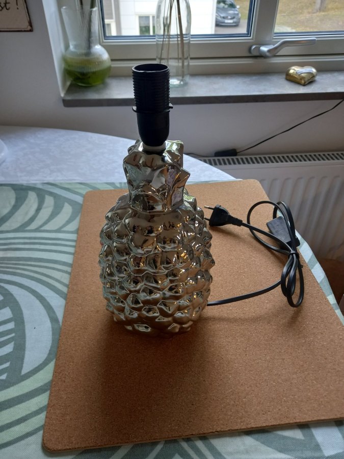 Ananas bordslampa