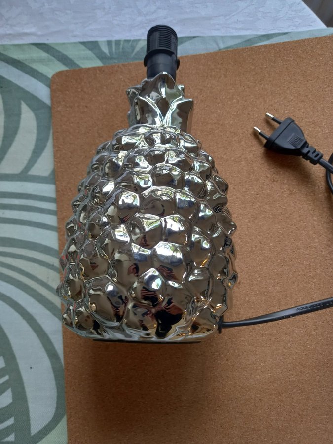 Ananas bordslampa