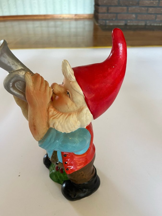 Antik Tomte med trumpet