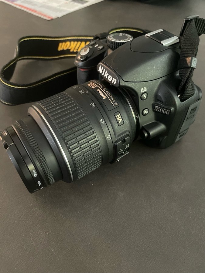 Nikon D3100 med objektiv