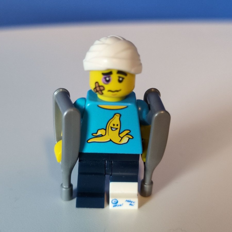 LEGO CMF SERIES 15 Clumsy Guy