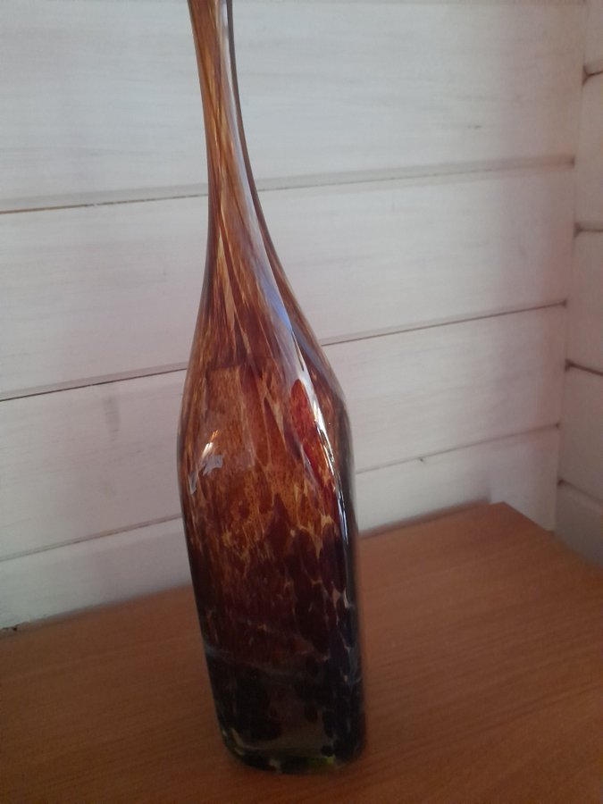 VACKER HÖG MELERAD BRUN GLASVAS SIG.MEDINA STL. H.36CM.D.8CM.