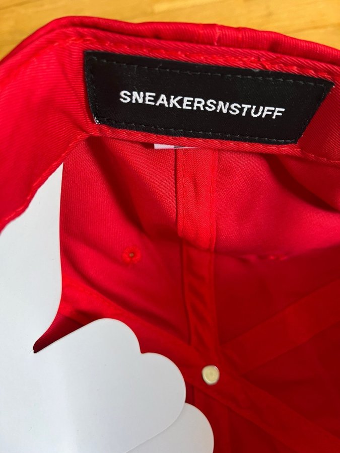 SNS Sneakersnstuff röd keps