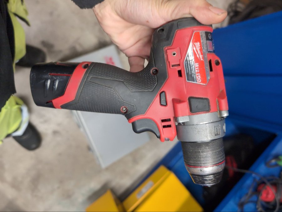 Milwaukee M12 CDD Borrmaskin