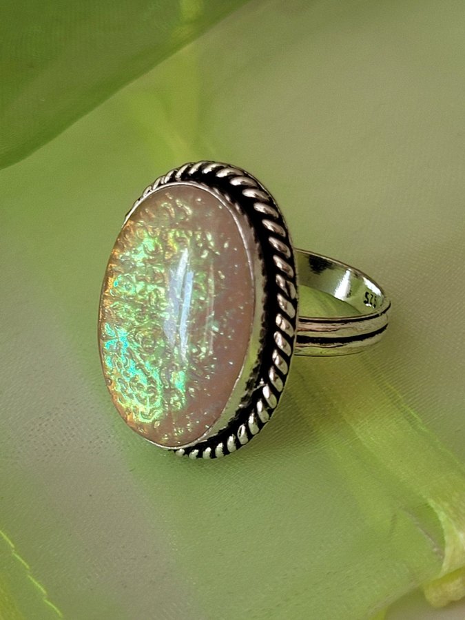 Ring med triplett Opal från Australien stl 185