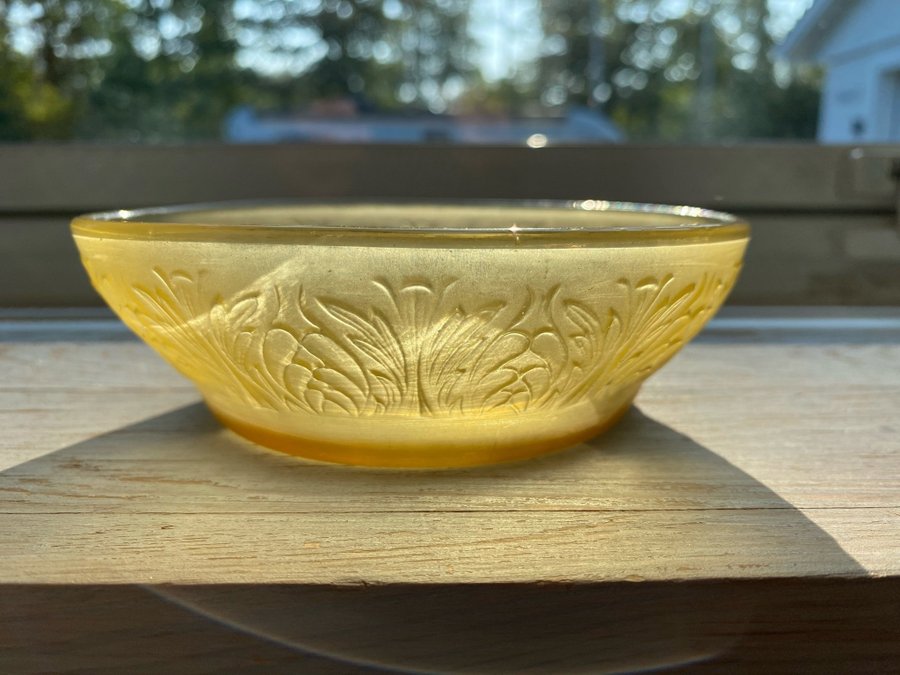 Skål i pressglas - Pukeberg Jules Henri Venon Lejon - vintage antik art deco