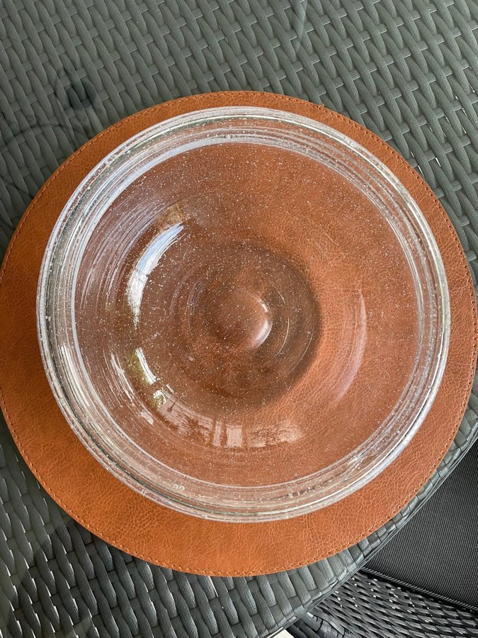 Vacker glas-skål diameter 23 cm