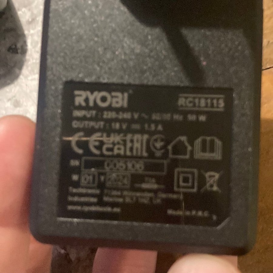 Ryobi 18V batteri och laddare