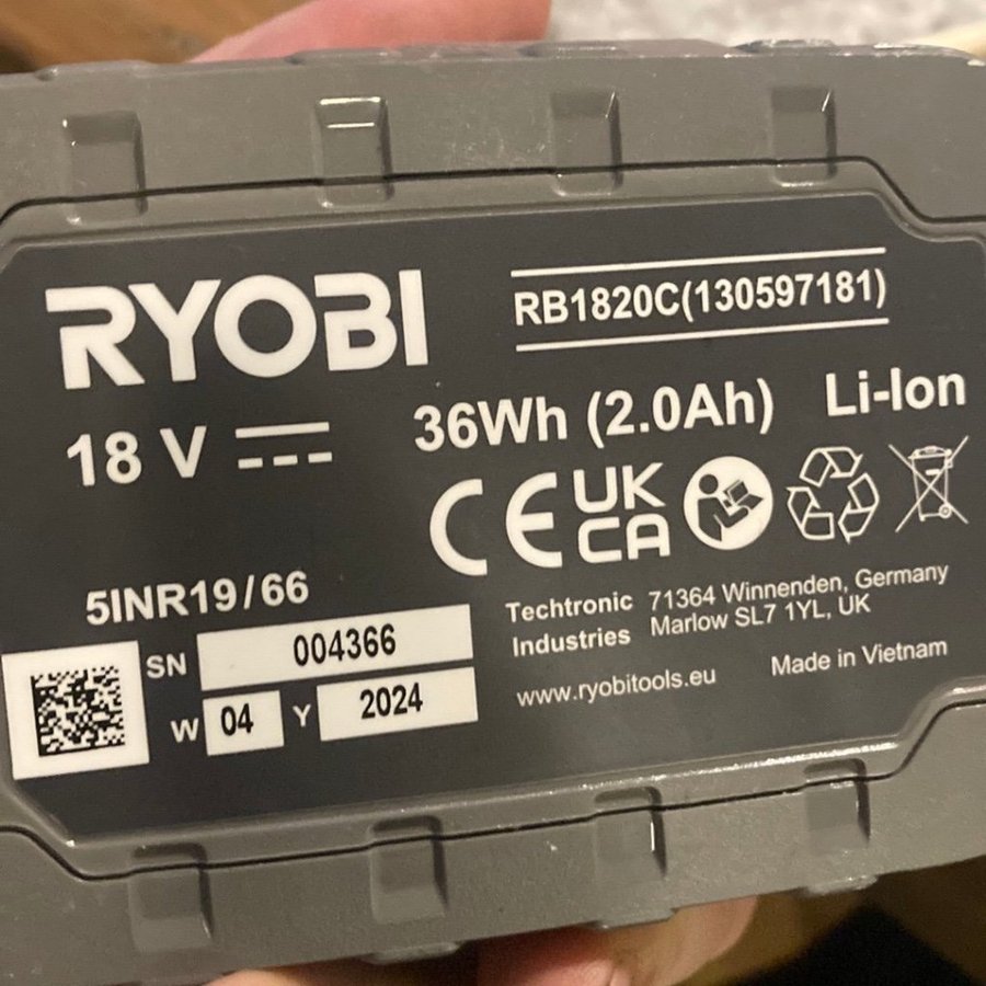 Ryobi 18V batteri och laddare