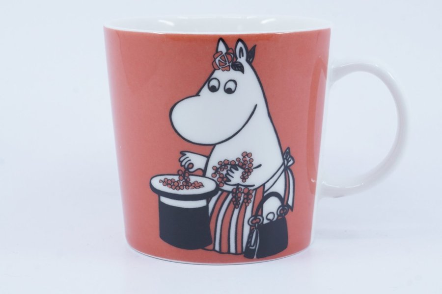 Muminmugg Muminmamma, röd / Moomin Mug Moominmamma and Berries [A]