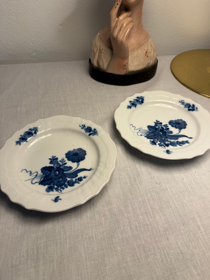 2 st Royal Copenhagen assietter nr 617