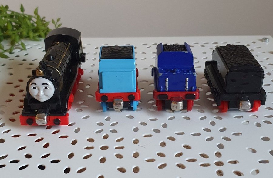 Thomas  Friends/Lokomotiv "HIRO"+ 3 Vagnar